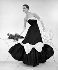 Simone d'Aillencourt in Ricci Michaels strapless evening dress